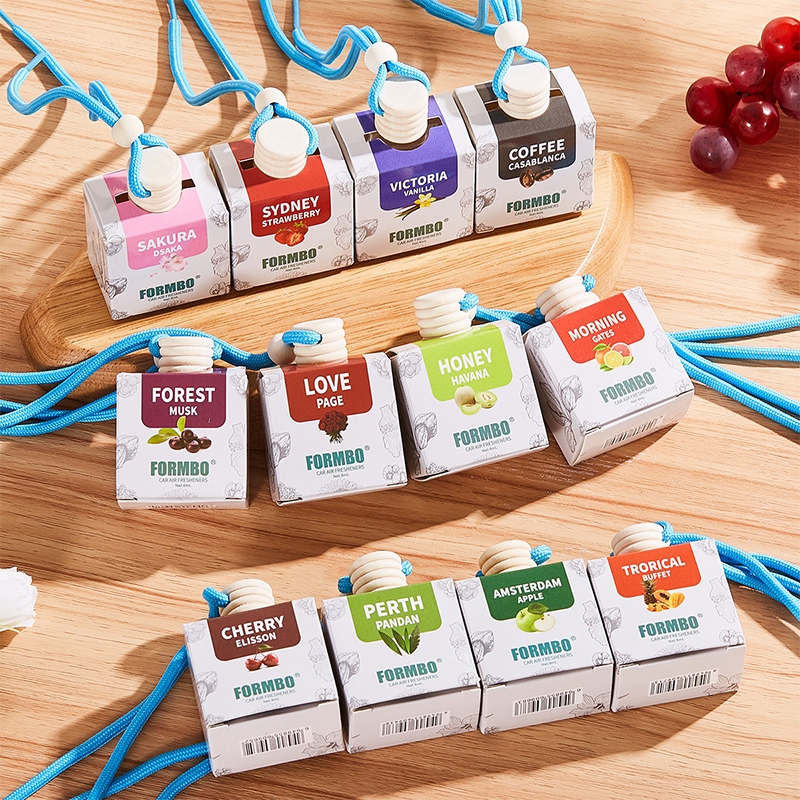 Perfumy samochodowe Blossom & Berry - wiszący odświeżacz powietrza z naturalną esencją kwiatowo-owocową Luksusowe akcesoria zapachowe do samochodu 8ml